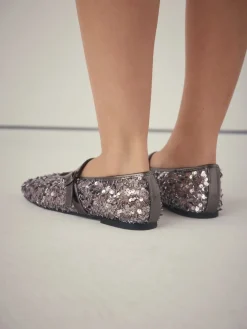 Tinkleurig met lovertjes - Mary Jane-schoenen met versierde pailletten van Forever Comfort®*Next Outlet