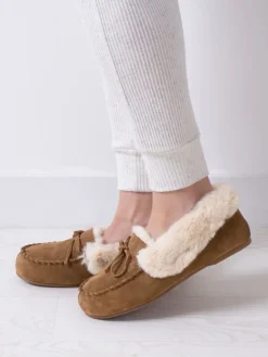 - Isotoner - Echt suède moccasinpantoffels met imitatiebontvoering voor dames*Totes Sale