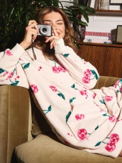 Cream Disco Cherries Fleece Blanket Hoodie*Urban Threads Discount