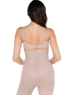 - - Extra krachtig vormgevende short met hoge taille en lange pijpjes*Miraclesuit Online