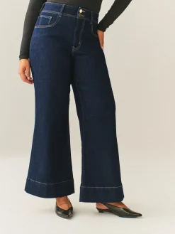 - Zandloperjeans met stretchy, hoge taille en wijde pijpen*Next Discount