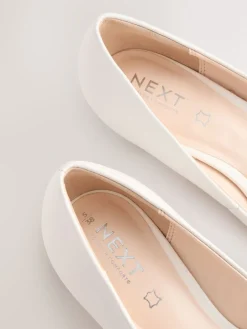 Wit - Leren pumps met spitse neus en kittenhakje*Next New