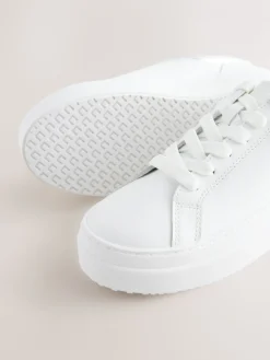 Wit - Leren sneakers met ronde neus en dikke vetersluiting*Next Discount