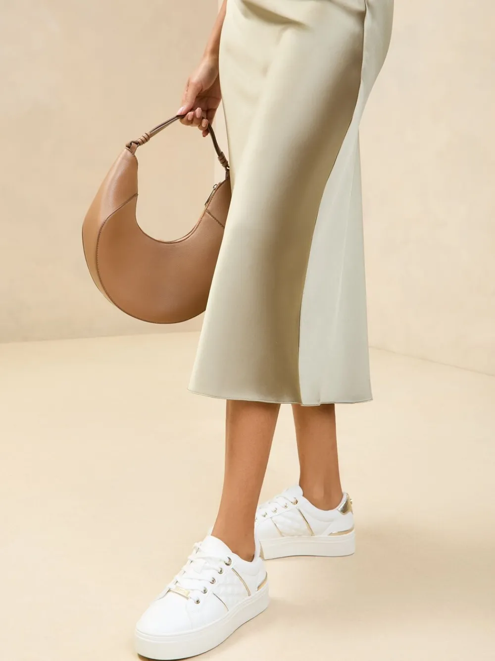 - - Gestreepte vetersneakers met platte, grove plateauzool*Lipsy Clearance