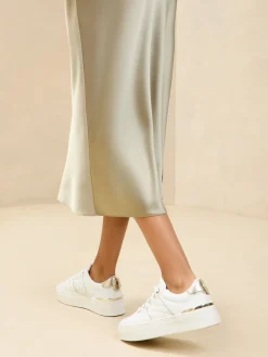 - - Gestreepte vetersneakers met platte, grove plateauzool*Lipsy Clearance