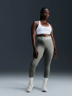 - Swoosh sportbeha met lichte ondersteuning*Nike Outlet