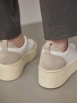 Wit - Signature leren instapsneakers met dikke zool en plateauzool*Next Best