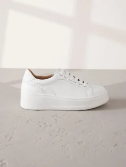 - Signature premium leren sneakers met veters en grove sleehak*Next Sale