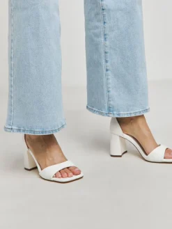 - Barely There sandalen met blokhak en extra wijde pasvorm*Simply Be Discount