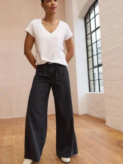 Wit - T-shirt met V-hals en kapmouwtjes*Next Discount