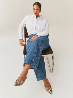 Wit - Vollere boezem stretchy essentieel getailleerd overhemd met lange mouwen*Next Clearance