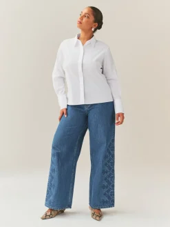 Wit - Vollere boezem stretchy essentieel getailleerd overhemd met lange mouwen*Next Clearance