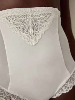 - Vormende slip met stevige buikcorrectie*Next Hot