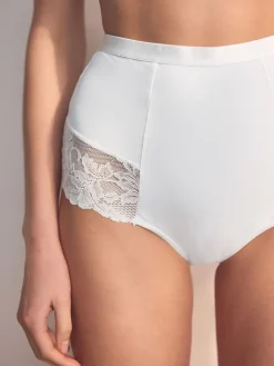 Wit/huidskleur - Verpakking van 2 Braziliaanse slipjes met kanten achterkant en buikcorrigerend effect en print*Next Outlet