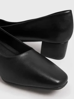 - Imitatieleren pumps met blokhak in extra wijde EEE-pasvorm*Yours Curve Best