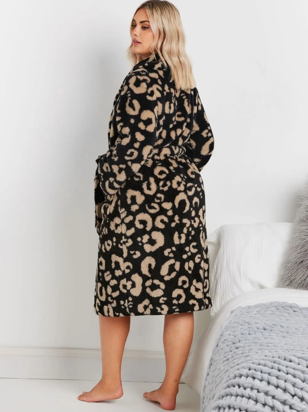 donzige badjas met sjaalkraag en dierenprint*Yours Curve Outlet