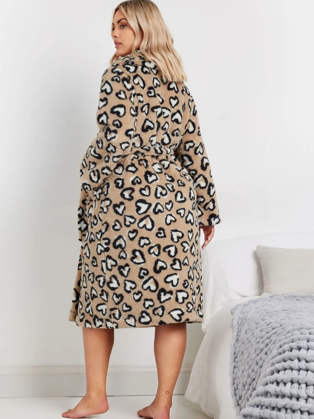 donzige badjas met luipaardprint en hartvormige sjaalkraag*Yours Curve Sale