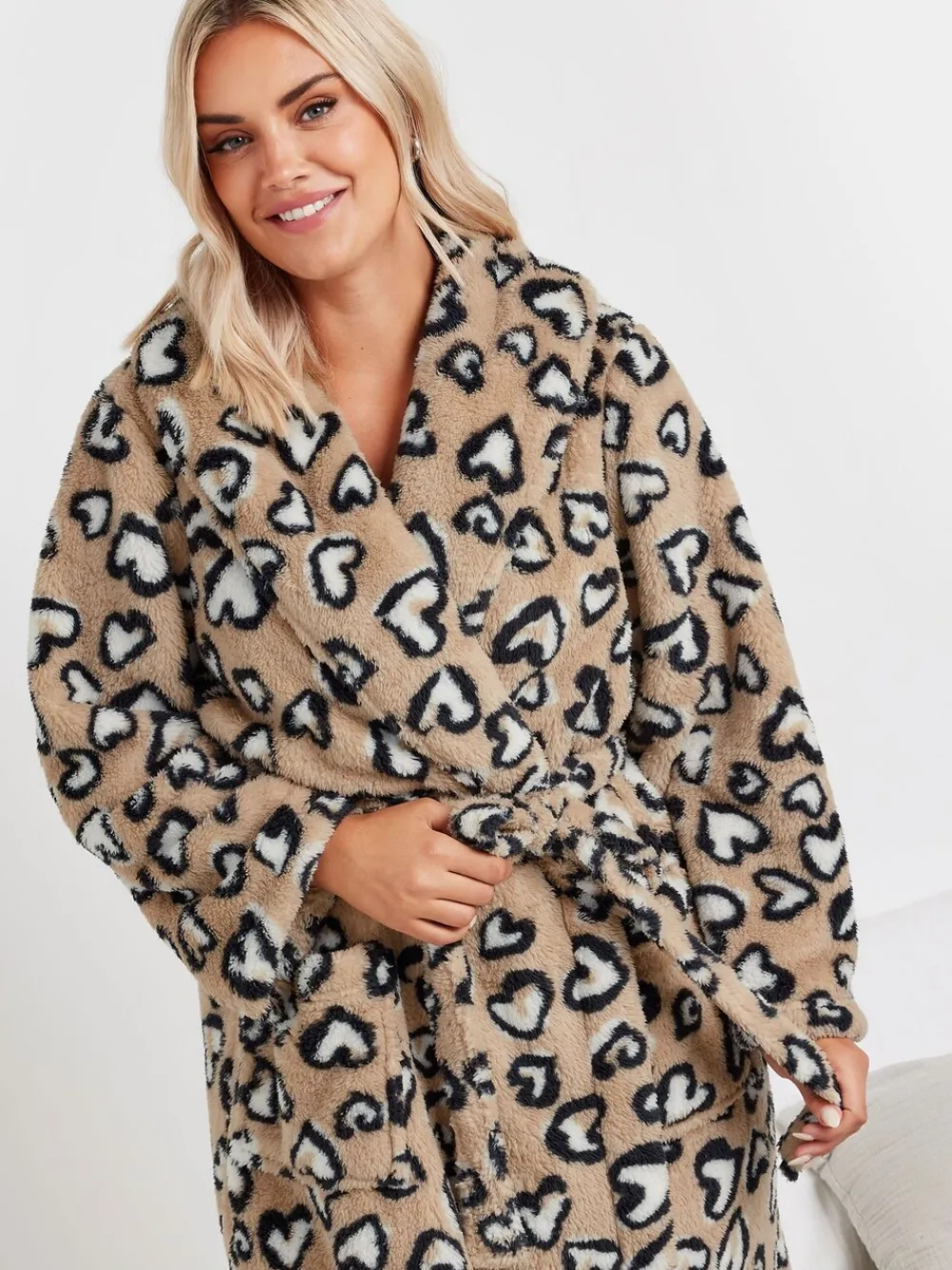 donzige badjas met luipaardprint en hartvormige sjaalkraag*Yours Curve Sale