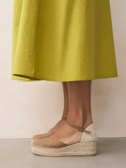 - Espadrilles met sleehak en plateauzool met gesloten neus*Next Clearance