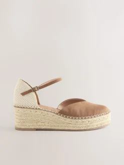 - Espadrilles met sleehak en plateauzool met gesloten neus*Next Clearance