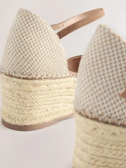 - Espadrilles met sleehak en plateauzool met gesloten neus*Next Clearance