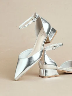 - Dolly pumps met lage blokhak en wijde pasvorm*Linzi New