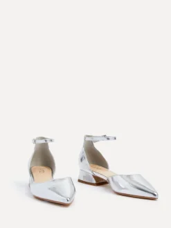 - Dolly pumps met lage blokhak en wijde pasvorm*Linzi New