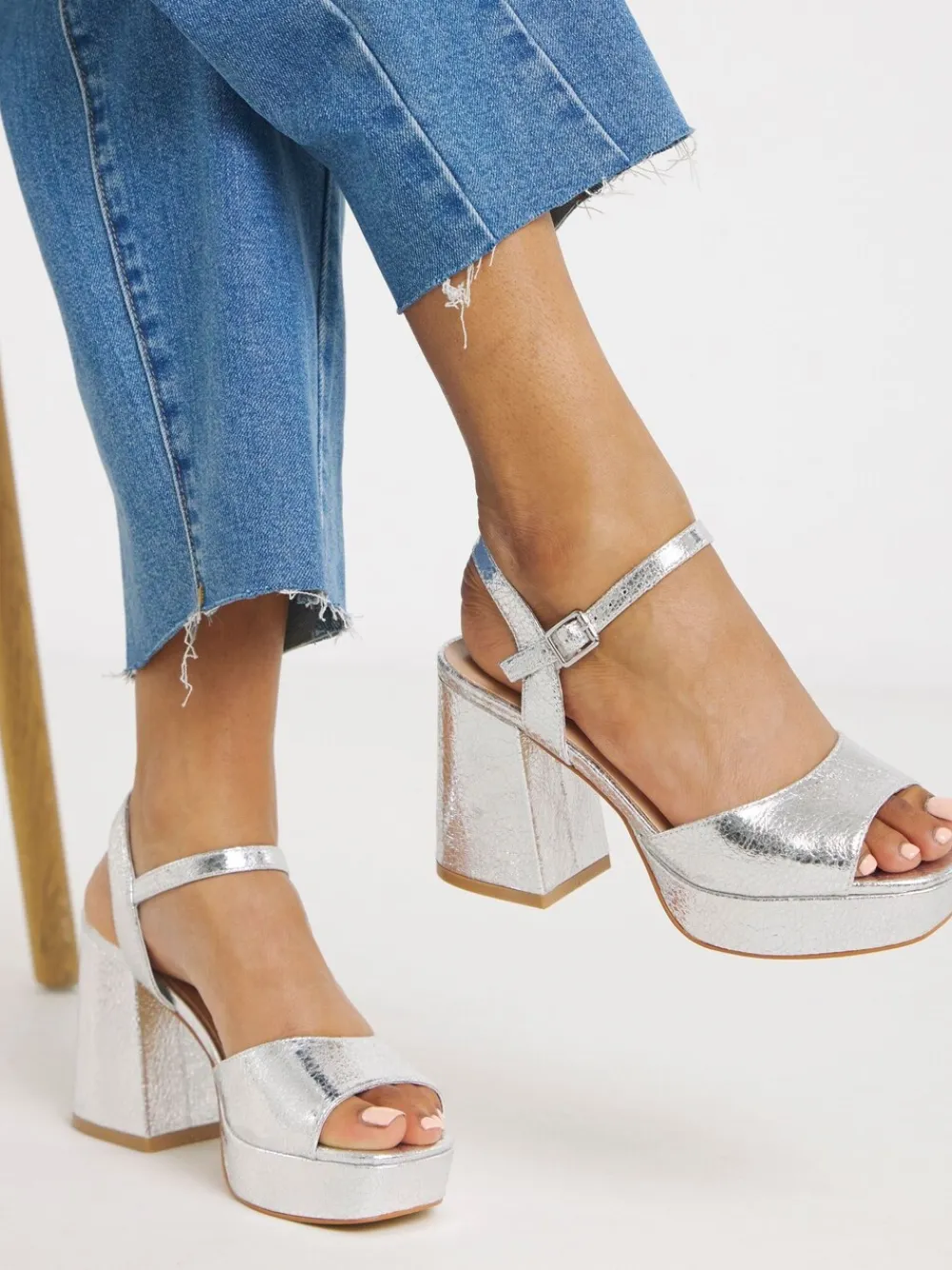 - Back Bow Pointed Toe Heel*Simply Be Outlet