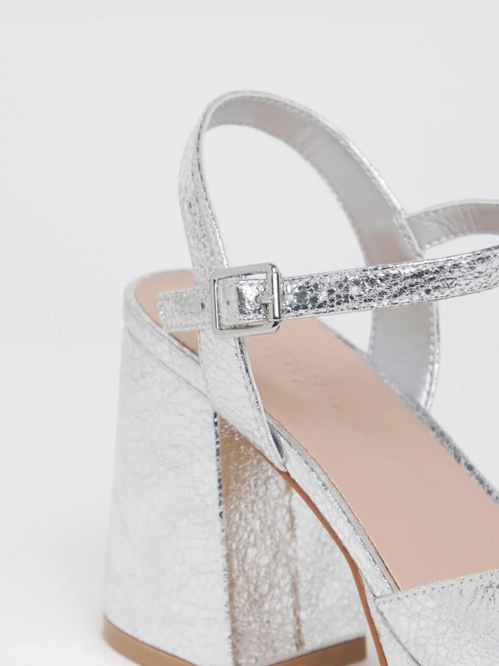 - Back Bow Pointed Toe Heel*Simply Be Outlet