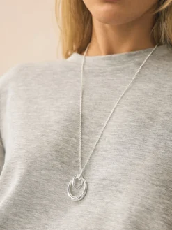 - Ketting met hangertje van vereende ringen*Next Clearance