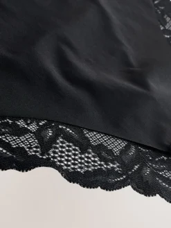 Zwart - 3 Niet-aftekenende slips met kanten achterkant*Next Best