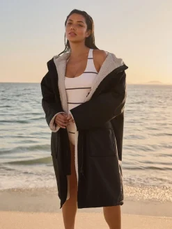 - Actieve badjas om je om te kleden voor het zwemmen*Next Sale