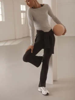 Zwart - Active Balance Wrap Front Flared Leggings*Next