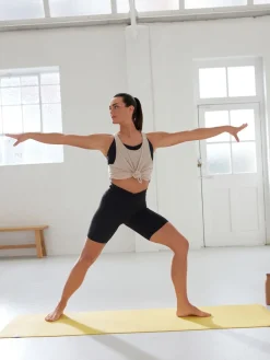 Zwart - Active Sports fietsshort met tailleoverslag*Next Sale