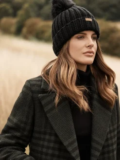 Zwart - ® Saltburn beanie-muts met pompon*Barbour