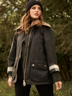 Zwart - ® Saltburn beanie-muts met pompon*Barbour