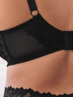 - B-H Totale ondersteuning kanten beha zonder vulling en zonder beugel met volledige cup en ultiem comfort*Next New