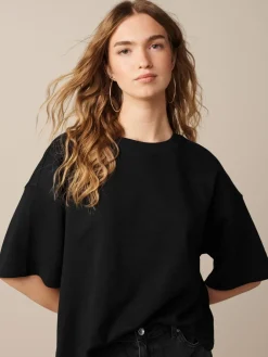 Zwart - Boxy oversized T-shirt met relaxte pasvorm van zware stof en ronde hals*Next Discount