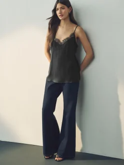 Zwart - Camitop met kant en smalle bandjes*Next New