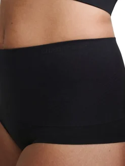 - gladde comfortabele licht-vormgevende slip met hoge taille*Chantelle Online