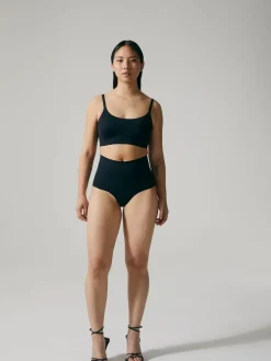 - gladde comfortabele licht-vormgevende slip met hoge taille*Chantelle Online