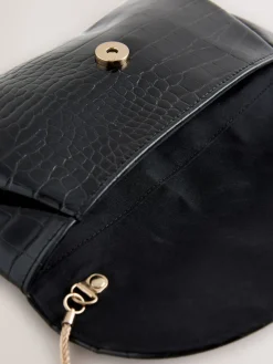 - Clutch*Next Outlet