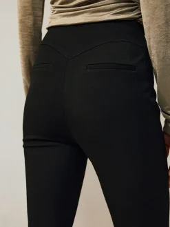 - Corrigerende broek met grote zakken*Next Online