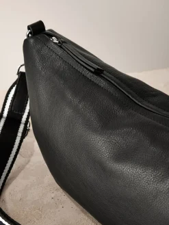 Zwart - Crossbodytas van leer met band*Next New