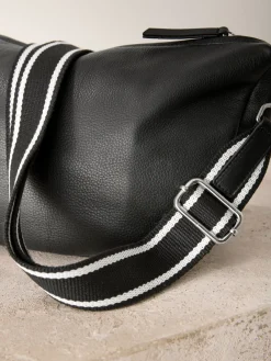 Zwart - Crossbodytas van leer met band*Next New