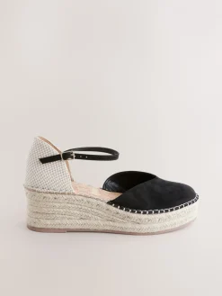 - Espadrilles met sleehak en plateauzool met gesloten neus*Next Clearance