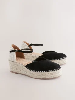 - Espadrilles met sleehak en plateauzool met gesloten neus*Next Clearance
