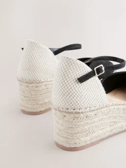 - Espadrilles met sleehak en plateauzool met gesloten neus*Next Clearance