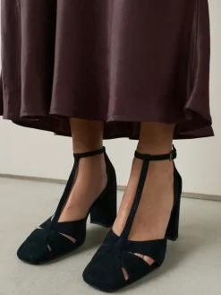 Zwart - Forever Comfort® Leather T-Bar Cutout Closed Toe Block Heels*Next Sale