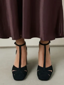 Zwart - Forever Comfort® Leather T-Bar Cutout Closed Toe Block Heels*Next Sale